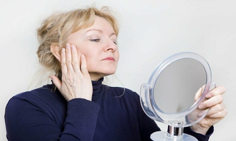 چگونه یائسگی روی پوست تاثیر می گذارد؟
