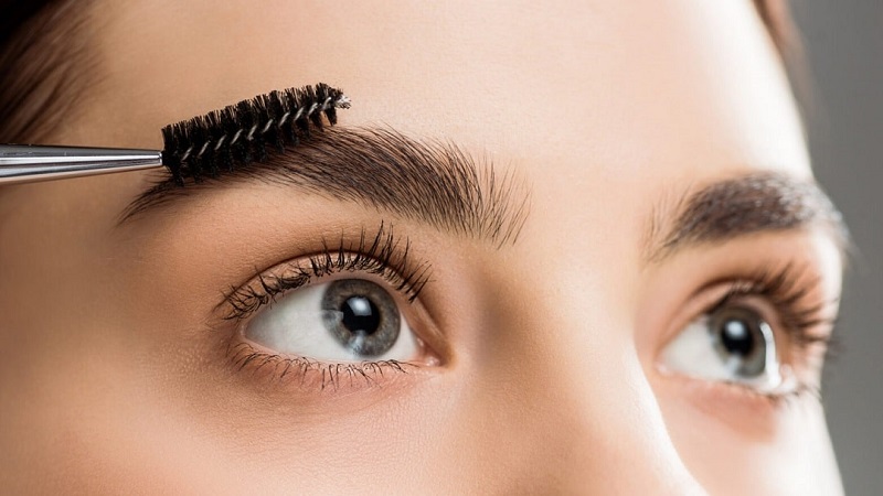 کاشت ابرو برای چه افرادی مناسب است؟ | متخصص پوست اصفهان - بهترین متخصص ژل و بوتاکس - بهترین متخصص تزریق چربی و لیپوترانسفر