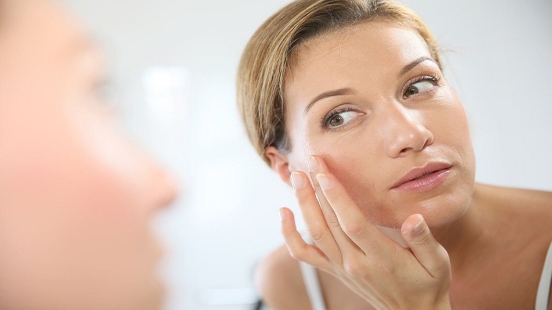 دلایل افتادگی پوست صورت | بهترین متخصص تزریق چربی و لیپوترانسفر